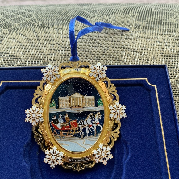 2004 White House Orament - Picture 2 of 4